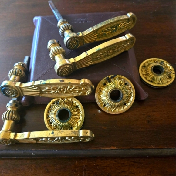 P.E. Guerin Louis XIV Custom-Made Antique Gold Floral Set of 4 Door Lever/Plates